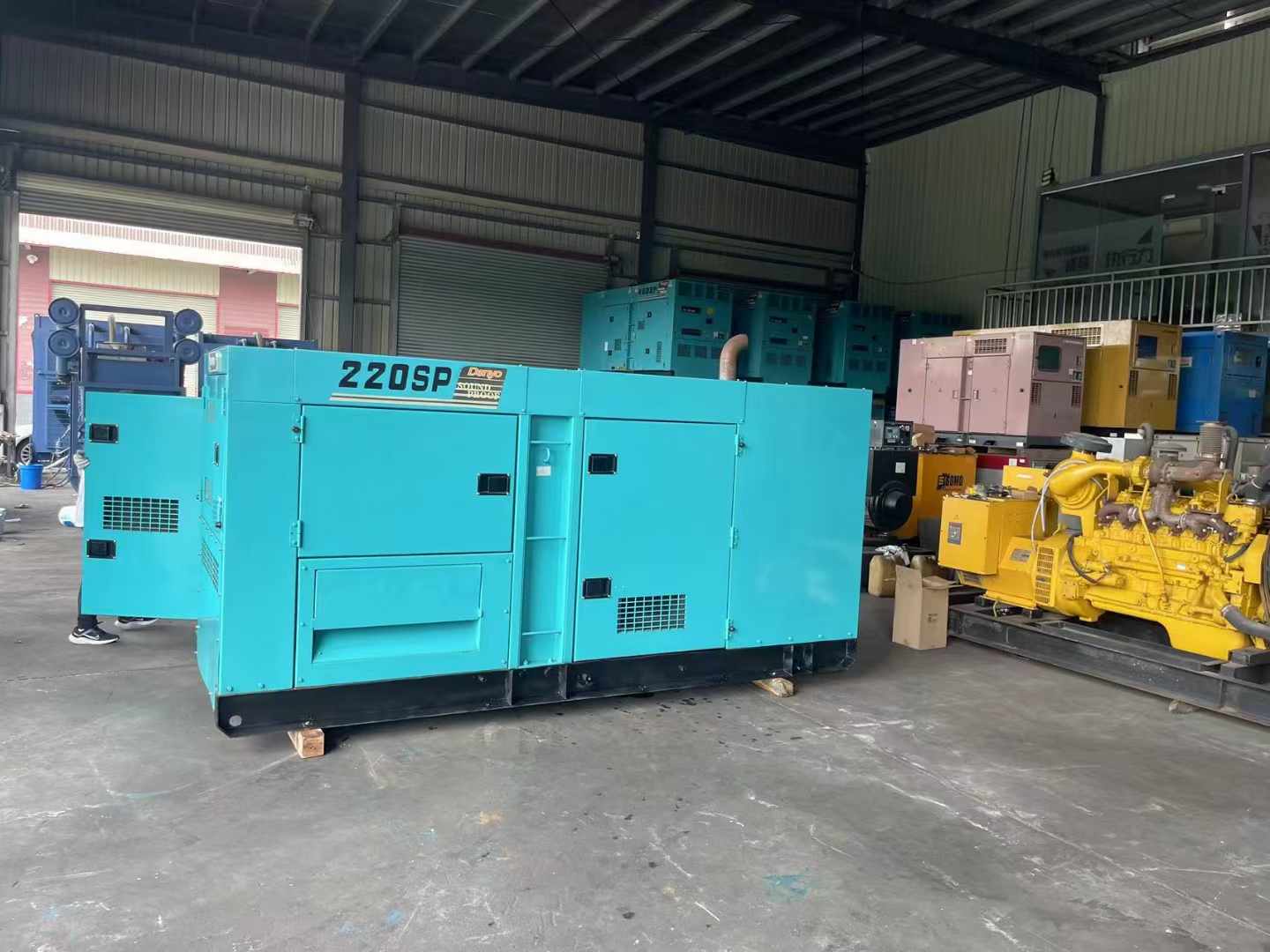 云岩800kW 柴油发电机的输出电流波动范围是多少？