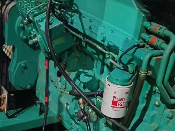 云岩如何确定新的发电机组控制系统是否与原系统兼容？