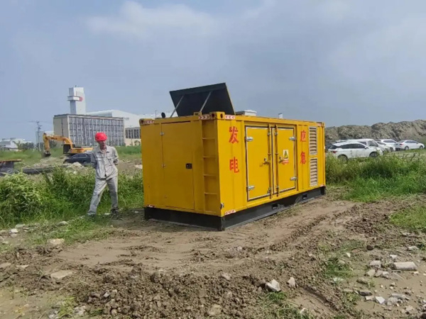 云岩200KW柴油发电机机组每小时的油耗量受哪些因素影响？