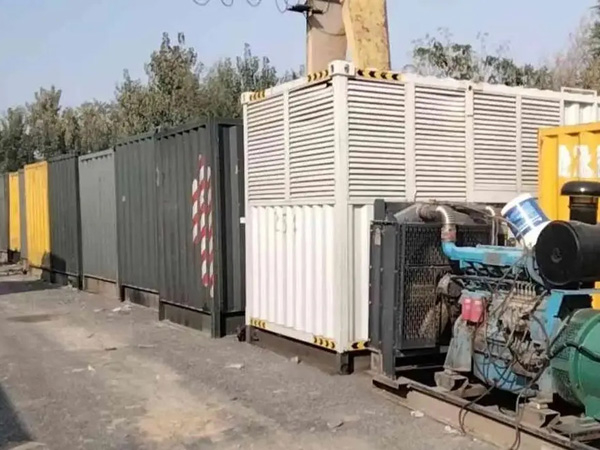 云岩200KW柴油发电机机组每小时油耗是多少？